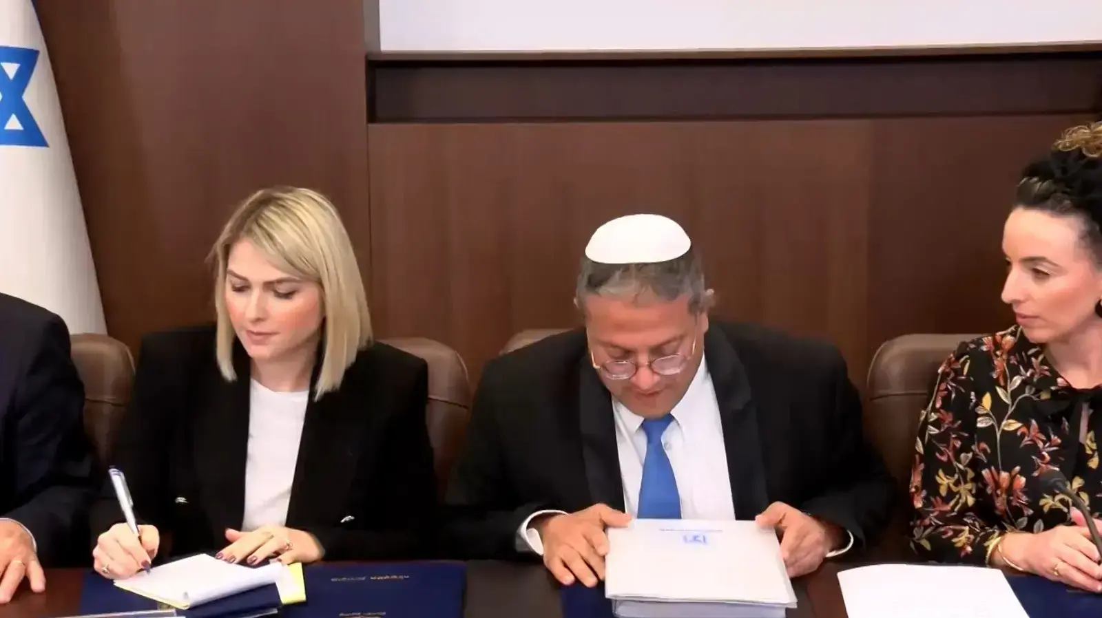 איתמר בן גביר בישיבת הממשלה השנייה. ינואר 2023 איתמר בן גביר בישיבת הממשלה השנייה. ינואר 2023