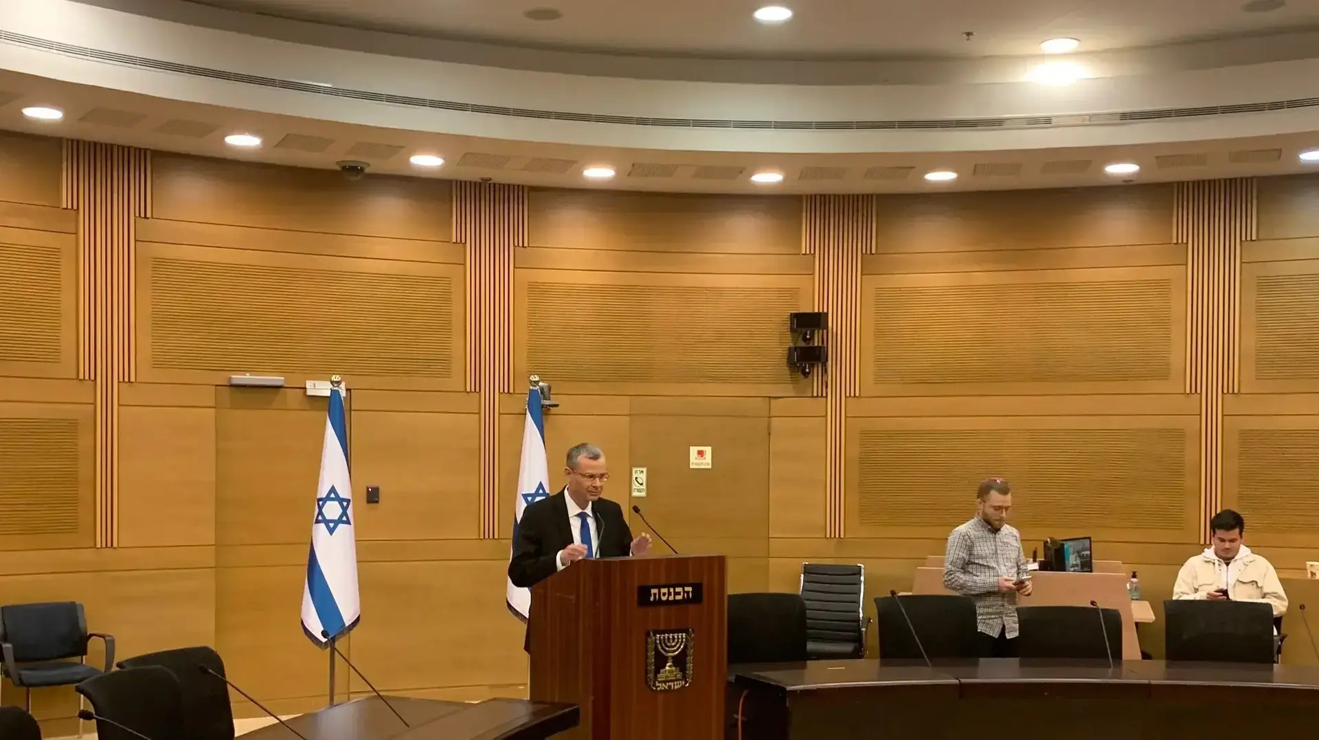 סגן ראש הממשלה ושר המשפטים, יריב לוין, במסיבת עיתונאים בכנסת, 4 בינואר 2023 סגן ראש הממשלה ושר המשפטים, יריב לוין, במסיבת עיתונאים בכנסת, 4 בינואר 2023