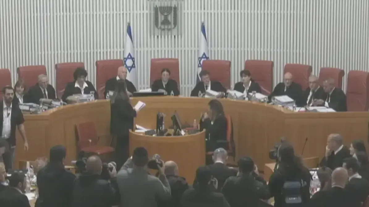 הרכב השופטים המורחב בדיון על מינויו של אריה דרעי לשר בבג"ץ
5.1.22 הרכב השופטים המורחב בדיון על מינויו של אריה דרעי לשר בבג"ץ
5.1.22