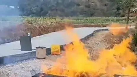 בסין שורפים גופות של מתי קורונה ברחובות בסין שורפים גופות של מתי קורונה ברחובות