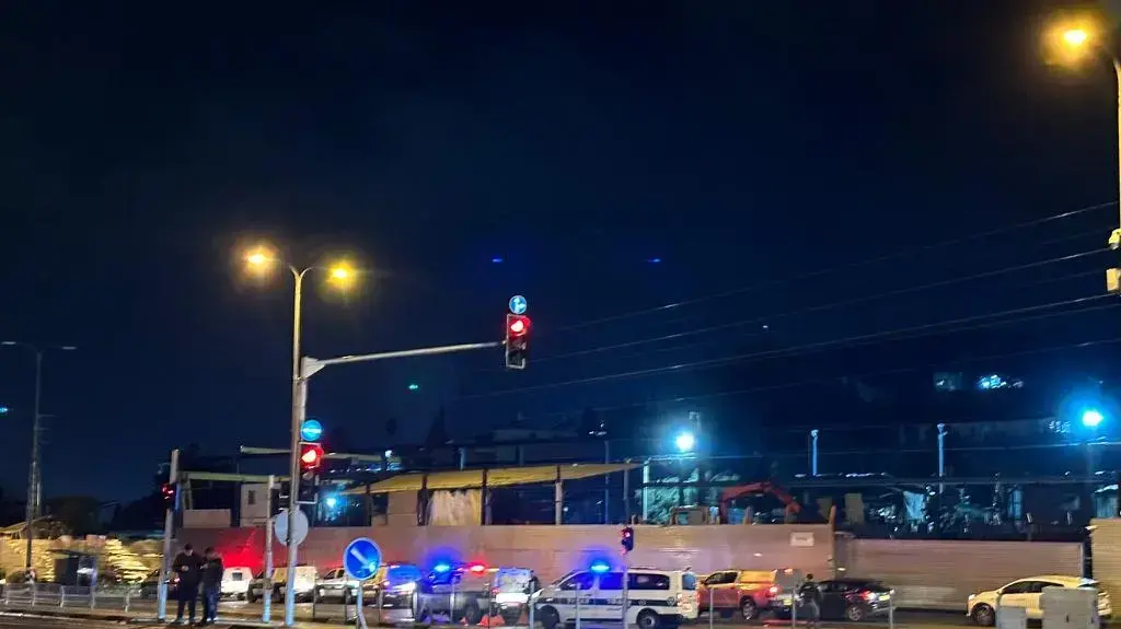 כוחות משטרה בכניסה לכפר עארה, בו נערכות חגיגות לרגל שחרורו של האסיר המשוחרר כרים יונס, שלקח חלק ברצח החייל אברהם ברומברג לפני 40 שנה, 6 בינואר 2023