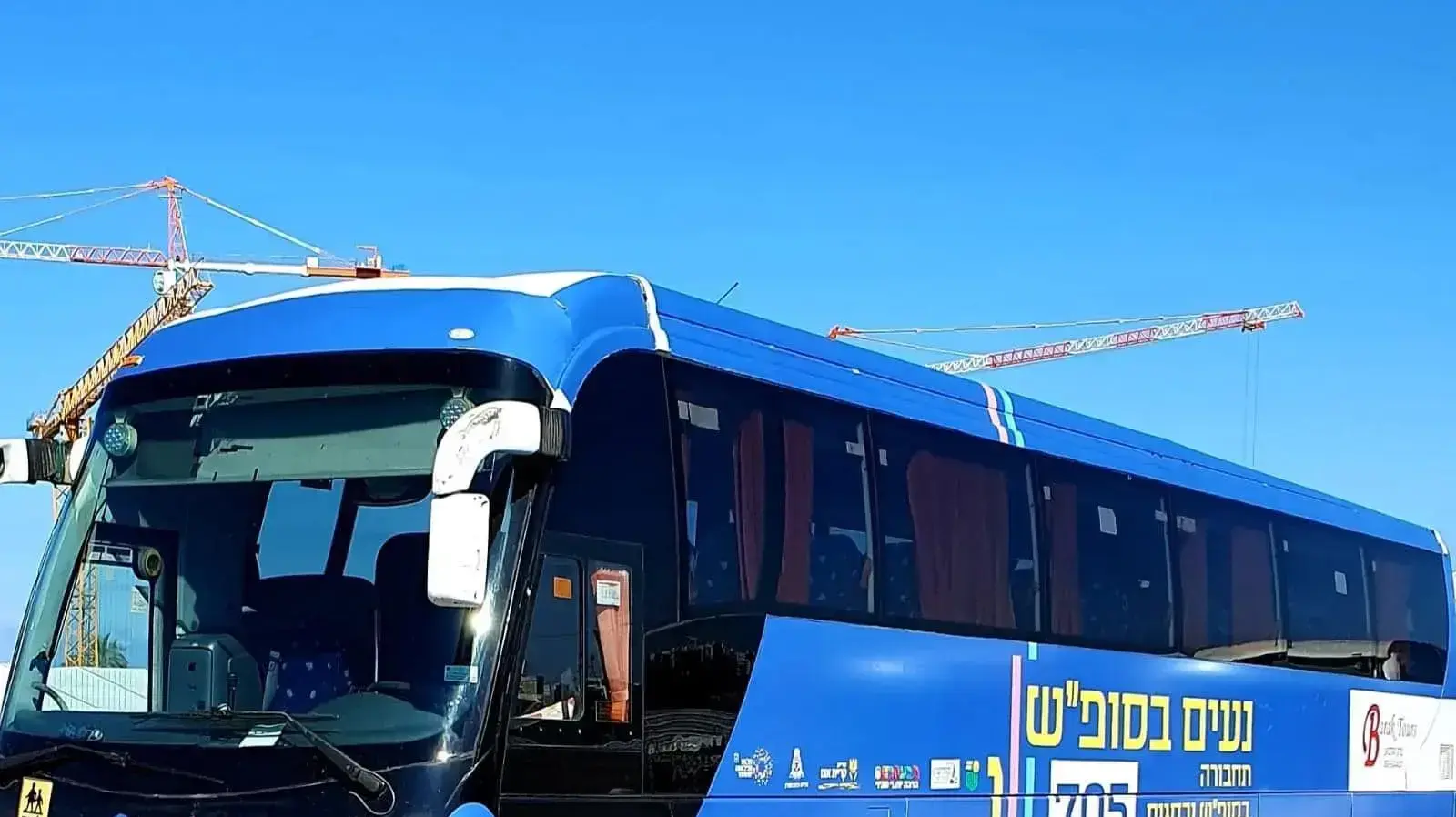 אוטובוס של שירות נעים בסופ"ש . מעמוד הפייסבוק של עיריית תל אביב