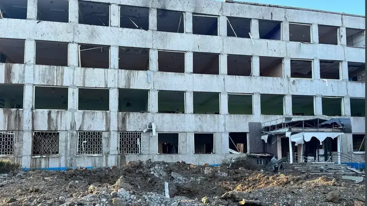 בניין שנהרס במתקפת טילים רוסית בקרמטורסק במזרח אוקראינה בניין שנהרס במתקפת טילים רוסית בקרמטורסק במזרח אוקראינה