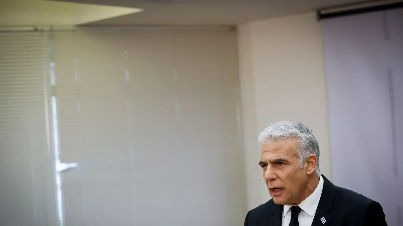 יאיר לפיד בישיבת סיעת יש עתיד, 9 בינואר 2023 יאיר לפיד בישיבת סיעת יש עתיד, 9 בינואר 2023