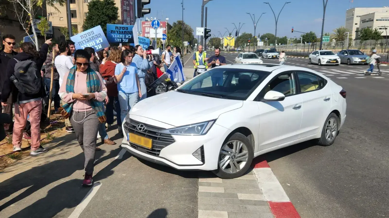 מפגינים נגד הרפורמה במערכת המשפט, באר שבע, 10 בינואר 2023 מפגינים נגד הרפורמה במערכת המשפט, באר שבע, 10 בינואר 2023