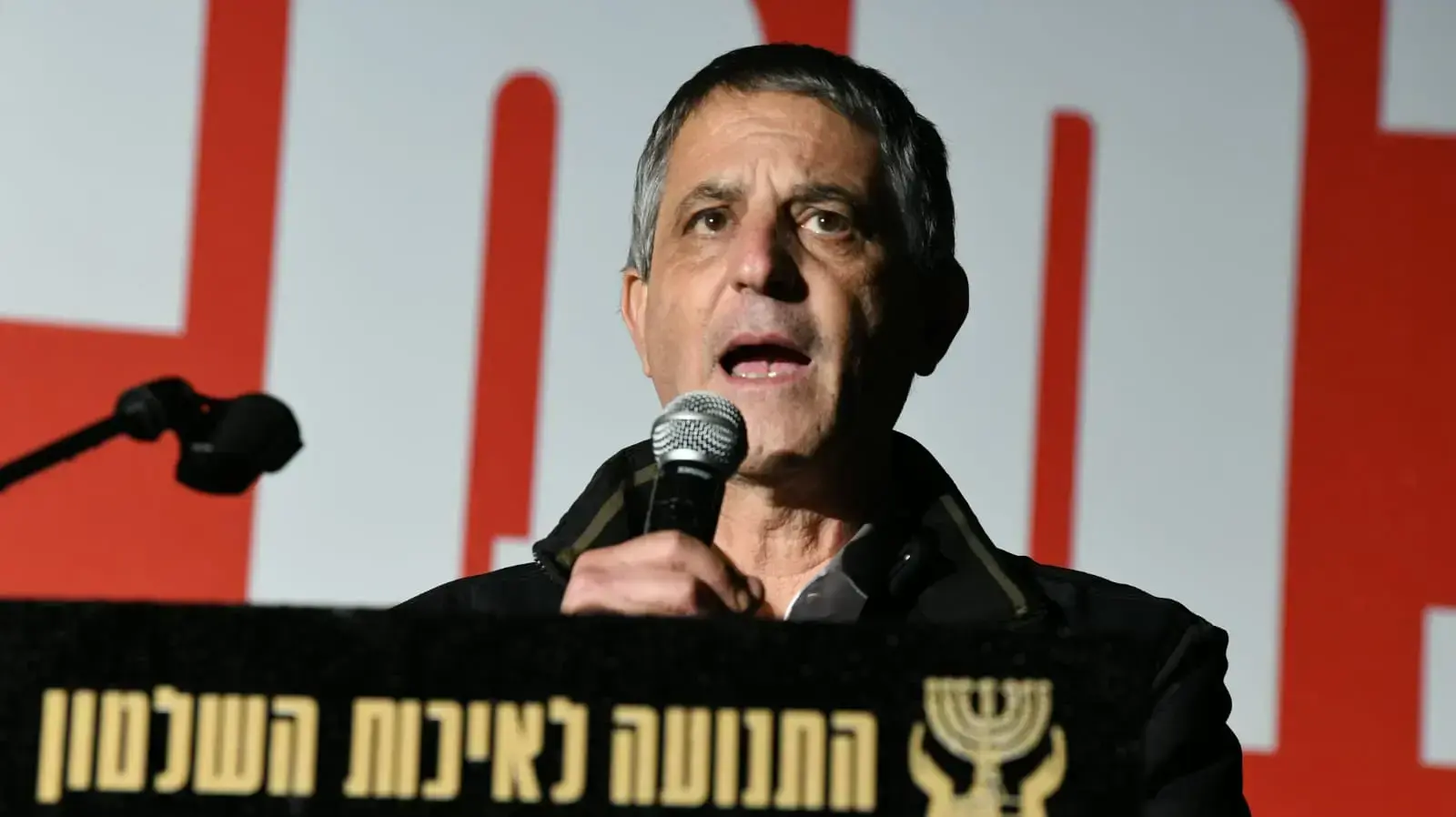אבי חימי  בהפגנת ההמונים ברחבת הבימה, 14 בינואר 2023