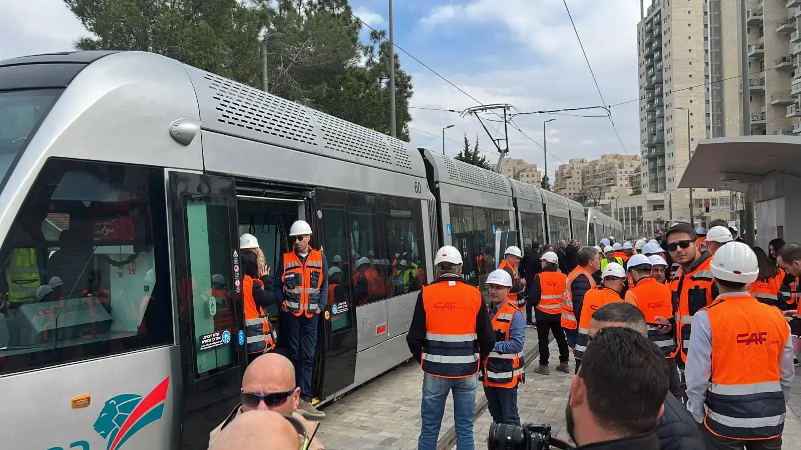 נסיעת הרצה ראשונה במקטע החדש של קו הרכבת הקלה בירושלים בהשתתפות שרת התחבורה מירי רגב וראש עיריית ירושלים משה ליאון, 16 בינואר 2023 נסיעת הרצה ראשונה במקטע החדש של קו הרכבת הקלה בירושלים בהשתתפות שרת התחבורה מירי רגב וראש עיריית ירושלים משה ליאון, 16 בינואר 2023