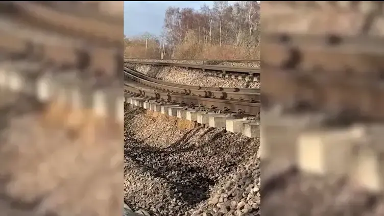 מפולת בוץ על מסילת רכבת באנגליה מפולת בוץ על מסילת רכבת באנגליה