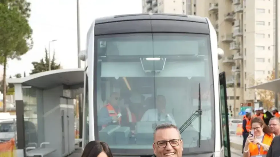 נסיעת הרצה ראשונה במקטע החדש של קו הרכבת הקלה בירושלים עם שרת התחבורה מירי רגב וראש עיריית ירושלים משה ליאון נסיעת הרצה ראשונה במקטע החדש של קו הרכבת הקלה בירושלים עם שרת התחבורה מירי רגב וראש עיריית ירושלים משה ליאון