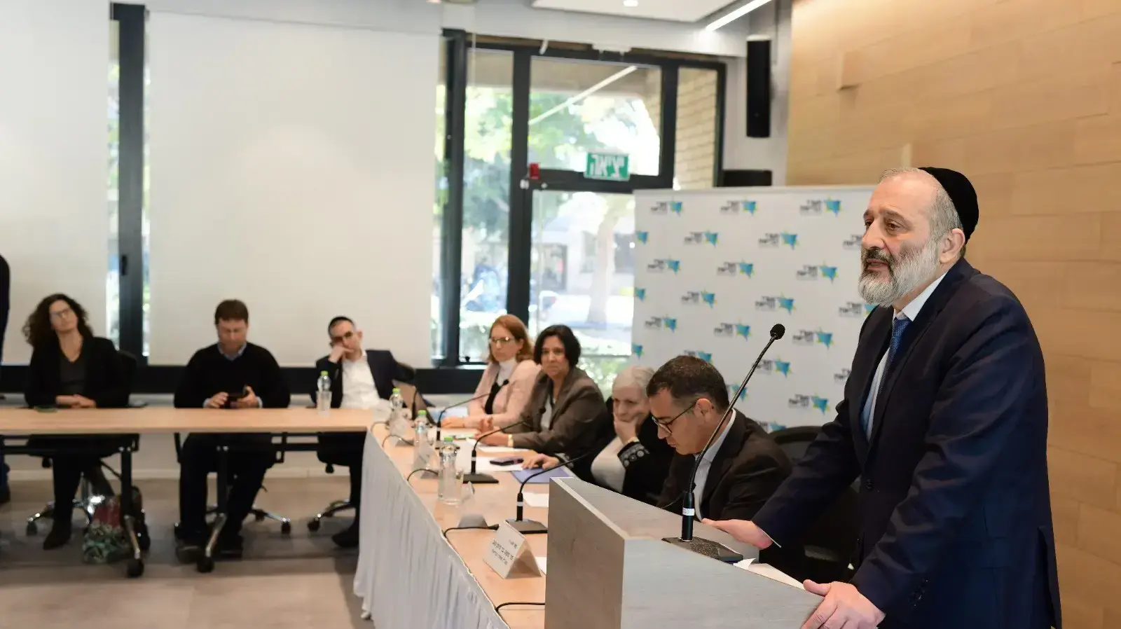 הגשת המלצות הוועדה הציבורית להרחבת סל שרותי הבריאות לשנת 2023 לשר הבריאות דרעי,מנכ"ל משרד הבריאות משה בר סימן טוב ויו"ר ועדת הסל פרופ' דינה בן יהודה, בית שרמן מתחם בי"ח תל השומר, 18 בינואר 2023 הגשת המלצות הוועדה הציבורית להרחבת סל שרותי הבריאות לשנת 2023 לשר הבריאות דרעי,מנכ"ל משרד הבריאות משה בר סימן טוב ויו"ר ועדת הסל פרופ' דינה בן יהודה, בית שרמן מתחם בי"ח תל השומר, 18 בינואר 2023