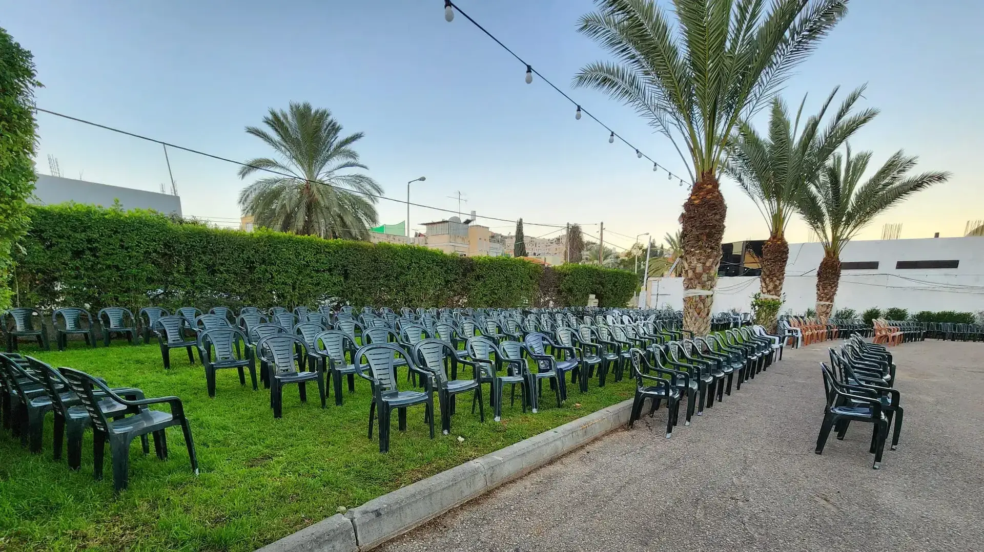 חצר בית משפחתו של מאהר יונס בערערה, לקראת חגיגת שחרורו מהכלא, 19 בינואר 2023