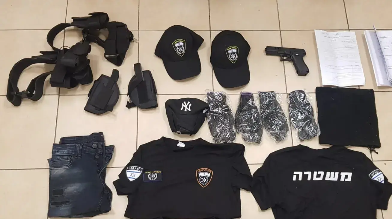 שני אנשי ארגון שלום דורמני, תושבי אשקלון בשנות ה-30, נעצרו בחשד לגביית דמי חסות ואיומים על בעלי עסקים שני אנשי ארגון שלום דורמני, תושבי אשקלון בשנות ה-30, נעצרו בחשד לגביית דמי חסות ואיומים על בעלי עסקים