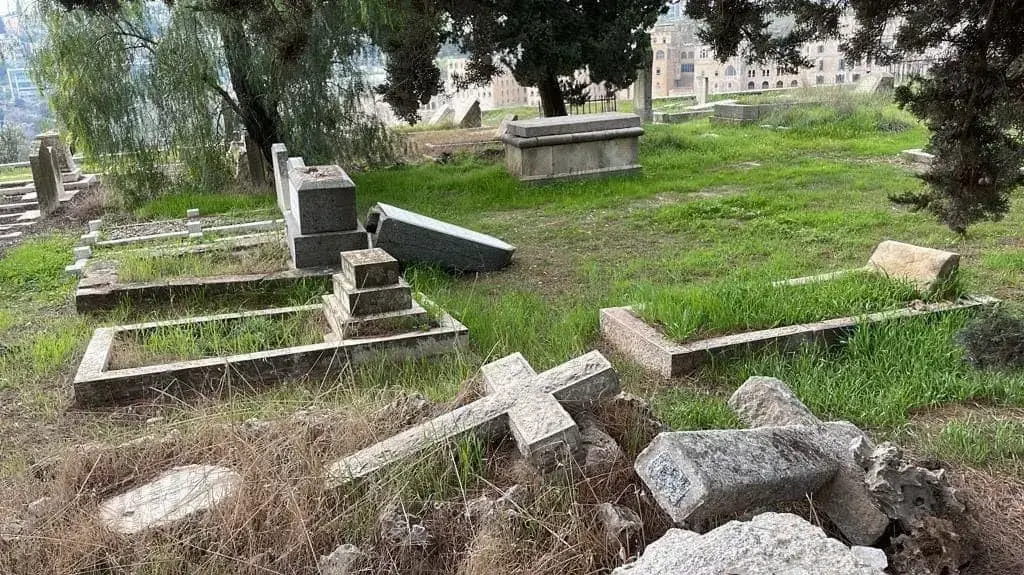 השחתת בית הקברות הנוצרי בירושלים השחתת בית הקברות הנוצרי בירושלים