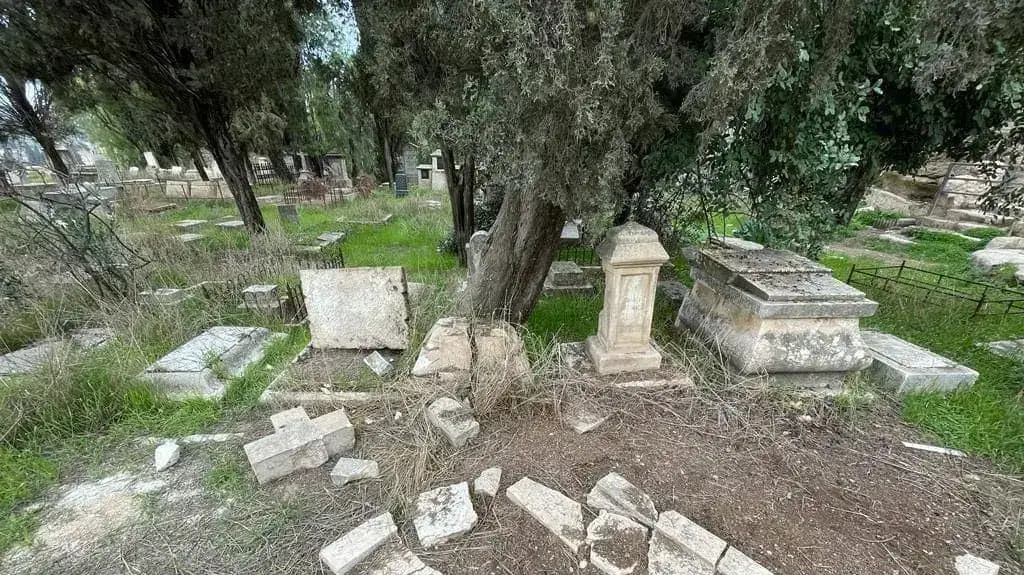 השחתת בית הקברות הנוצרי בירושלים השחתת בית הקברות הנוצרי בירושלים