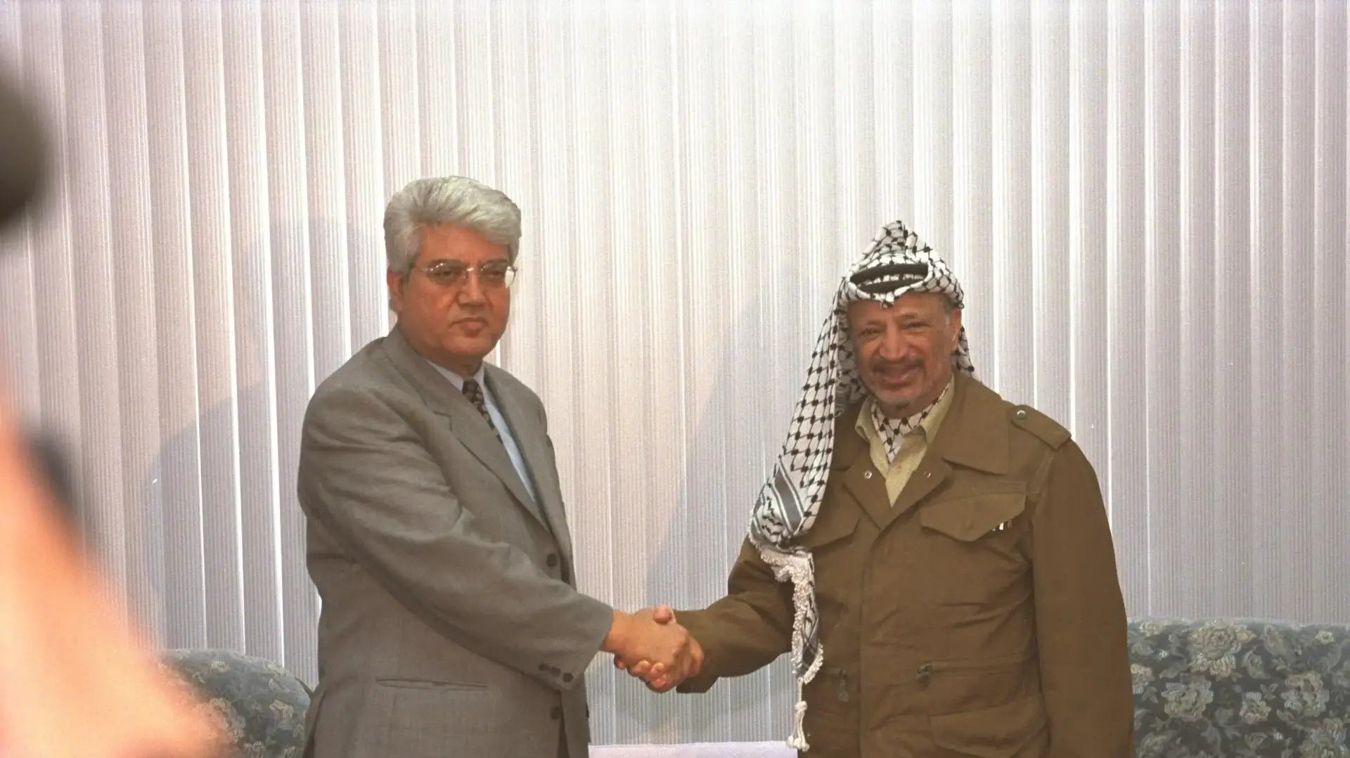 דוד לוי עם יאסר ערפאת דוד לוי עם יאסר ערפאת