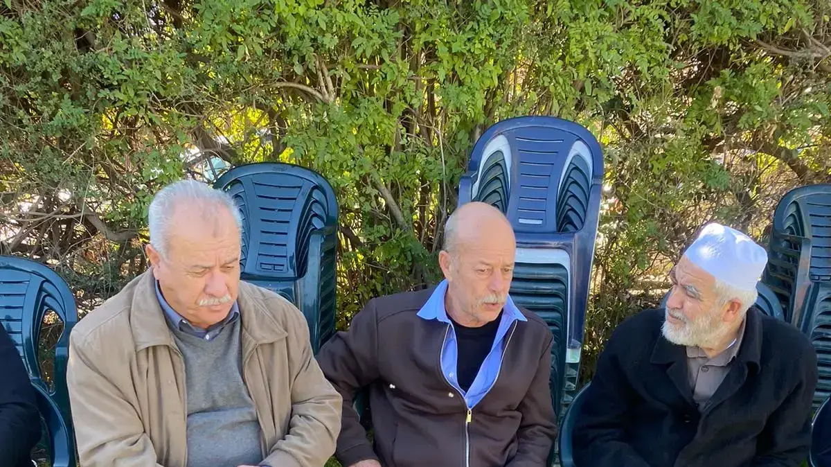 אורחים בבית משפחתו של האסיר הביטחוני המשוחרר מאהר יונס בערערה. מימין לשמאל: שיח' ראאד סלאח, מאהר יונס, מוחמד ברכה. 20 בינואר 2022