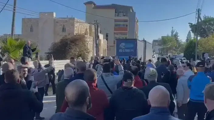הגעת האסיר הביטחוני מאהר יונס עם שחרורו מהכלא ליישובו ערערה, 19 בינואר 2023 הגעת האסיר הביטחוני מאהר יונס עם שחרורו מהכלא ליישובו ערערה, 19 בינואר 2023