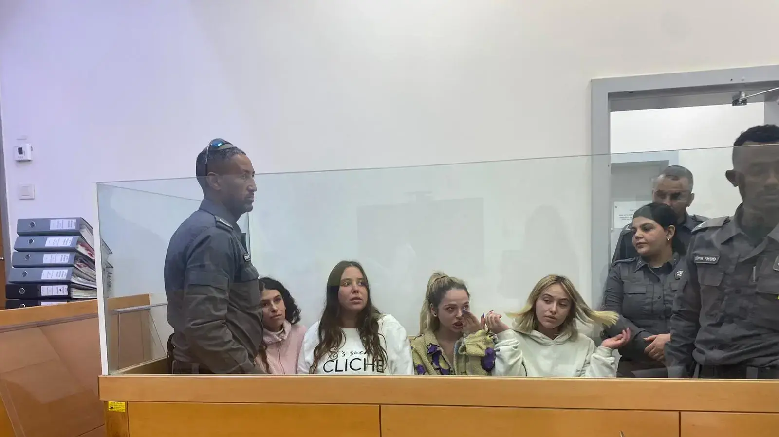 הארכת מעצר לצעירות החשודות בהברחת קוקאין דרך נתב"ג, בימ"ש השלום ראשון לציון, 22 בינואר 2023 הארכת מעצר לצעירות החשודות בהברחת קוקאין דרך נתב"ג, בימ"ש השלום ראשון לציון, 22 בינואר 2023
