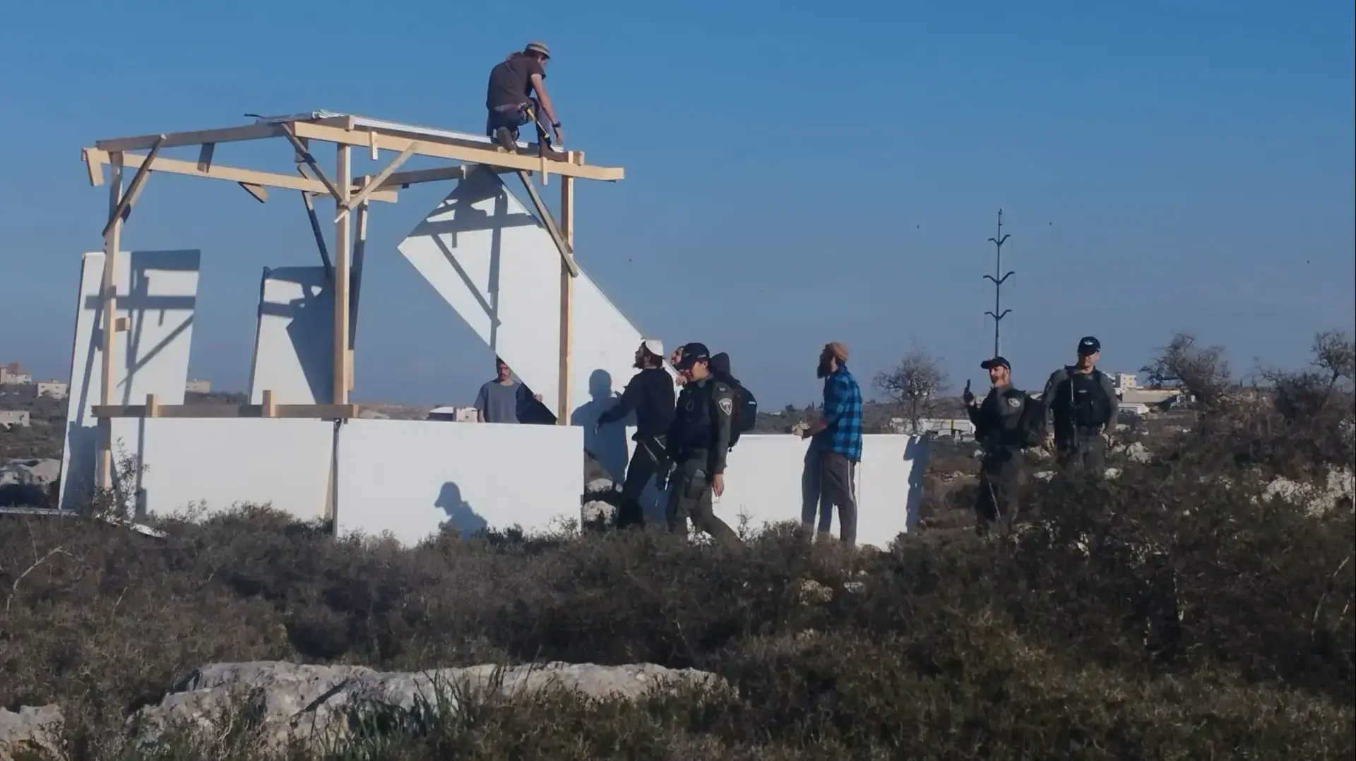 מתנחלים ניסו להקים מחדש את מאחז "אור חיים", 7 עצורים במקום מתנחלים ניסו להקים מחדש את מאחז "אור חיים", 7 עצורים במקום