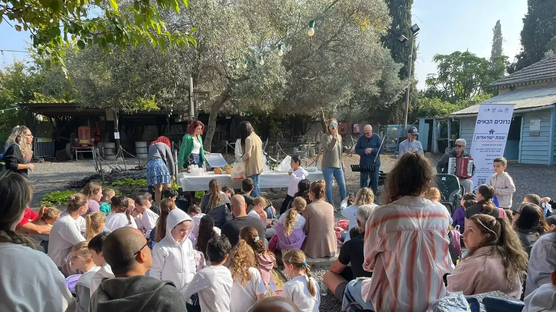 קבלת שבת במסגרת שבת ישראלית במוזיאון חצרות האיכרים בכפר תבור קבלת שבת במסגרת שבת ישראלית במוזיאון חצרות האיכרים בכפר תבור
