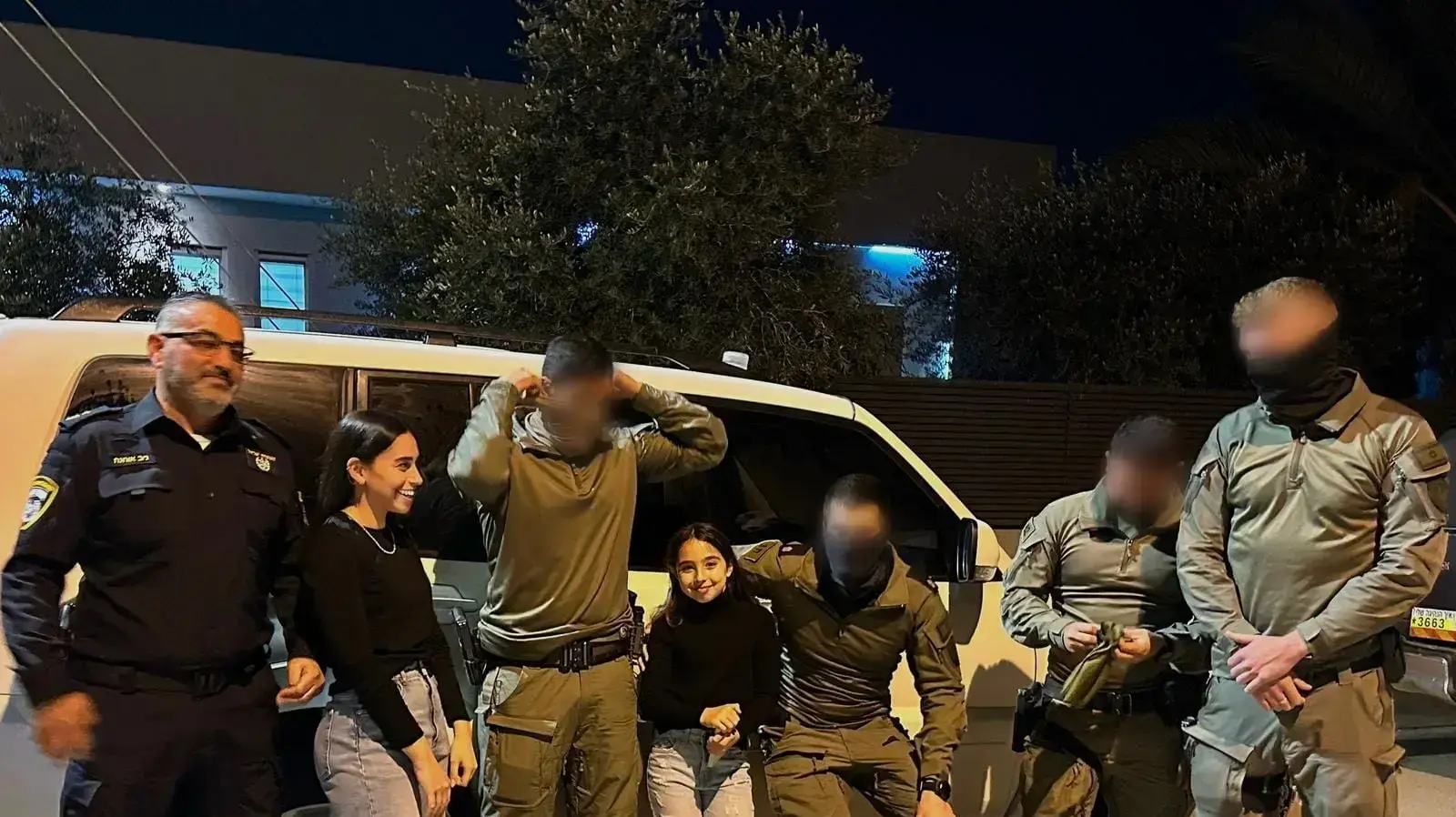 הצעירה ואחותה שהותקפו בדרך השדות נפגשו עם צוות הלוחמים של ימ"ס מג"ב דרום ומפקד תחנת נתיבות סנ"צ ניבי אוחנה., 24 בינואר 2023 הצעירה ואחותה שהותקפו בדרך השדות נפגשו עם צוות הלוחמים של ימ"ס מג"ב דרום ומפקד תחנת נתיבות סנ"צ ניבי אוחנה., 24 בינואר 2023
