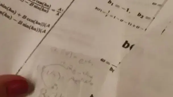 זוג נוסעים בזמן מציגים הוכחות