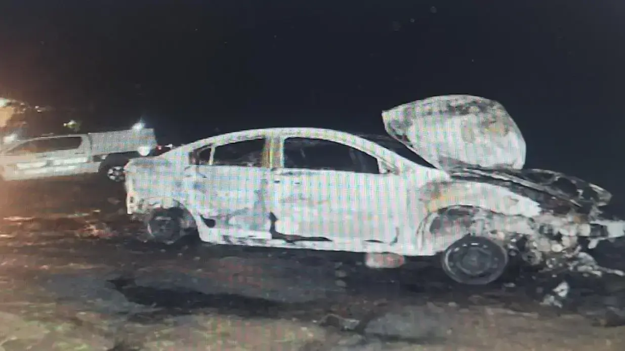 צעיר מטובא היכה נער והצית את רכבו כי חשד שהתחזה לנערה ששלח לפרופיל שלה תמונת עירום צעיר מטובא היכה נער והצית את רכבו כי חשד שהתחזה לנערה ששלח לפרופיל שלה תמונת עירום