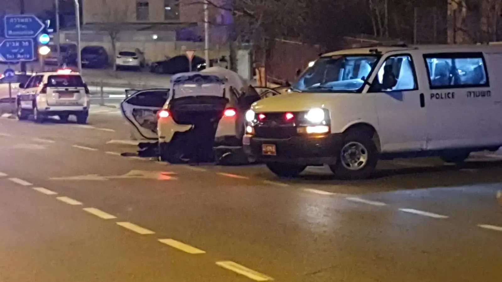 הרכב בו נוטרל המחבל, פיגוע בשכונת נווה יעקב בירושלים. 27 בינואר 2023 הרכב בו נוטרל המחבל, פיגוע בשכונת נווה יעקב בירושלים. 27 בינואר 2023