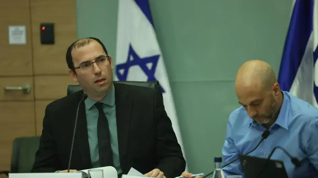 שמחה רוטמן יו"ר ועדת חוקה, גור בליי היועץ המשפטי של הוועדה בדיון בכנסת, 30 בינואר 2023 שמחה רוטמן יו"ר ועדת חוקה, גור בליי היועץ המשפטי של הוועדה בדיון בכנסת, 30 בינואר 2023