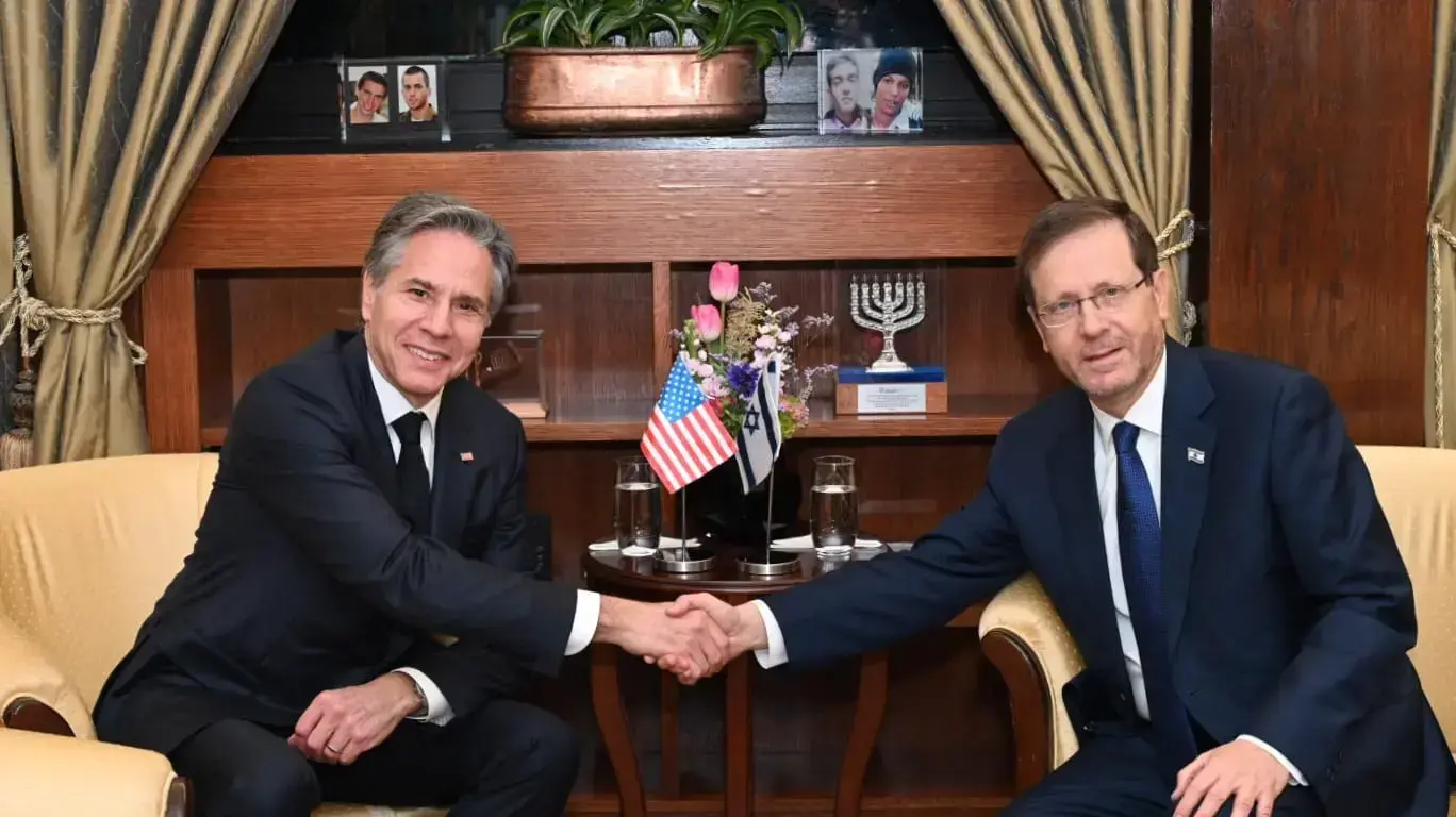 נשיא המדינה יצחק הרצוג עם מזכיר המדינה האמריקאי אנתוני בלינקן בבית הנשיא בירושלים. 31 בינואר 2023
נשיא המדינה יצחק הרצוג עם מזכיר המדינה האמריקאי אנתוני בלינקן בבית הנשיא בירושלים. 31 בינואר 2023