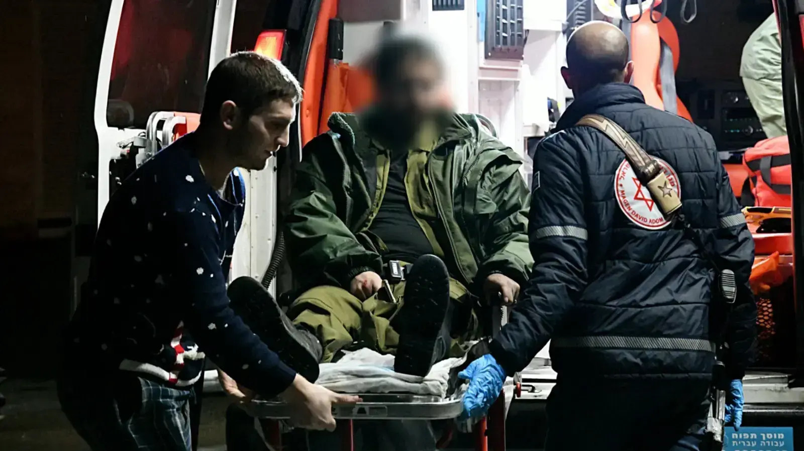 פינוי הפצועים בפיגוע הדריסה בצומת תפוח לבית החולים בילינסון, 31 בינואר 2023 פינוי הפצועים בפיגוע הדריסה בצומת תפוח לבית החולים בילינסון, 31 בינואר 2023