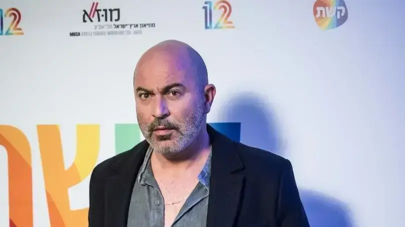 ליאור רז באירוע הצגת לוח סדרות הדרמה והקומדיה של קשת 12, שהתקיים ב-1 בפברואר 2023 במוזיאון ארץ ישראל, תל אביב ליאור רז באירוע הצגת לוח סדרות הדרמה והקומדיה של קשת 12, שהתקיים ב-1 בפברואר 2023 במוזיאון ארץ ישראל, תל אביב