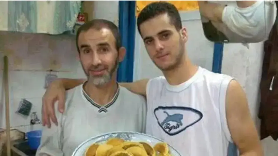 אסירים ביטחוניים עם "כנאפת כלא" אסירים ביטחוניים עם "כנאפת כלא"