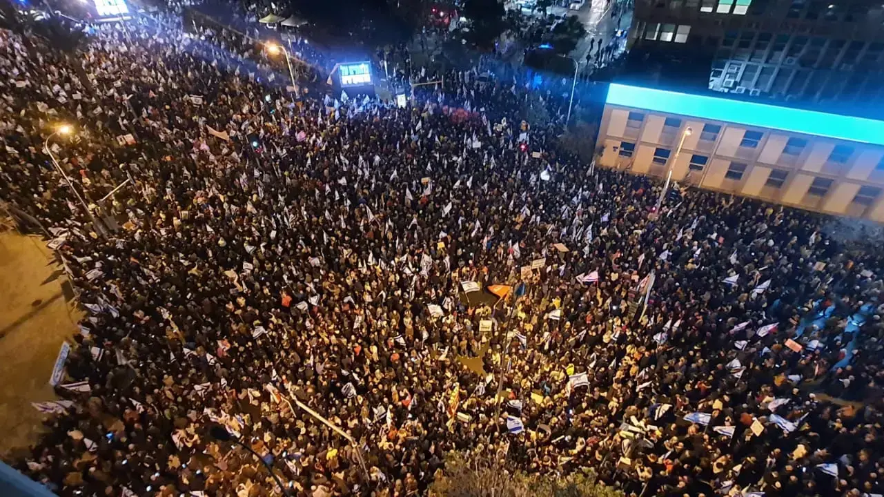 מפגינים מוחים נגד השינויים במערכת המשפט, תל אביב. 4 בפברואר 2023 מפגינים מוחים נגד השינויים במערכת המשפט, תל אביב. 4 בפברואר 2023