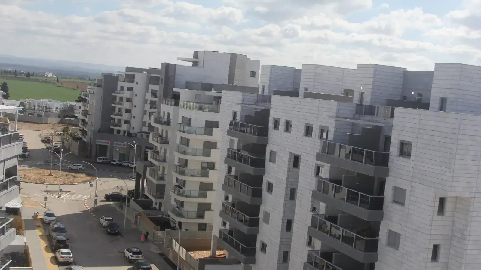 בניין המגורים בו מתגוררת האישה שעברה אונס, גדרה, 5 בפברואר 2023 בניין המגורים בו מתגוררת האישה שעברה אונס, גדרה, 5 בפברואר 2023