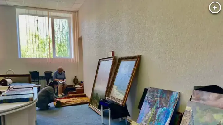 פריטי אמנות במוזיאון במריופול נבזזו על ידי רוסים פריטי אמנות במוזיאון במריופול נבזזו על ידי רוסים