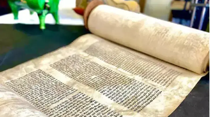 פריטי אמנות במוזיאון במריופול נבזזו על ידי רוסים פריטי אמנות במוזיאון במריופול נבזזו על ידי רוסים