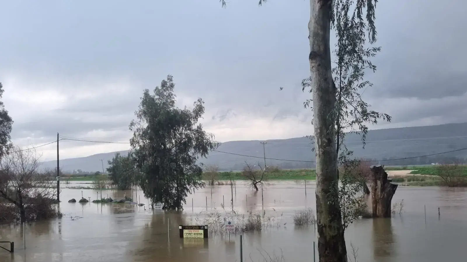 מפגש התעלות בירדן עלה על גדותיו, בכינרת. 7 בפברואר 2023 מפגש התעלות בירדן עלה על גדותיו, בכינרת. 7 בפברואר 2023