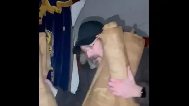 ספרי תורה מפונים מבית הכנסת באנטקיה בטורקיה לאחר רעידת אדמה ספרי תורה מפונים מבית הכנסת באנטקיה בטורקיה לאחר רעידת אדמה
