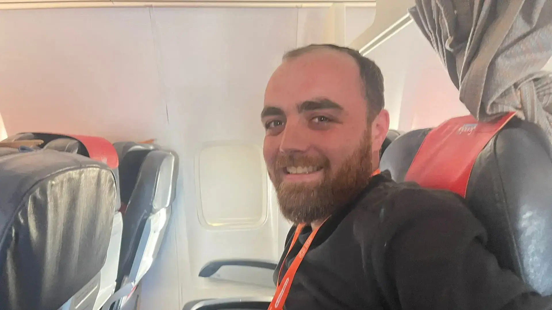 עשרות ישראלים יצאו להתנדב בהריסות בטורקיה. בתמונה" חובש איחוד הצלה בדרכו לטורקיה,  7 בפברואר 2023