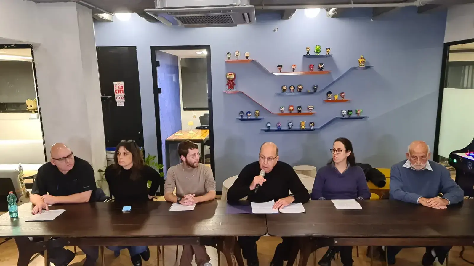 בוגי יעלון במסיבת עיתונאים של מובילי המחאה נגד ההפיכה המשטרית, 7 בפברואר 2023 בוגי יעלון במסיבת עיתונאים של מובילי המחאה נגד ההפיכה המשטרית, 7 בפברואר 2023