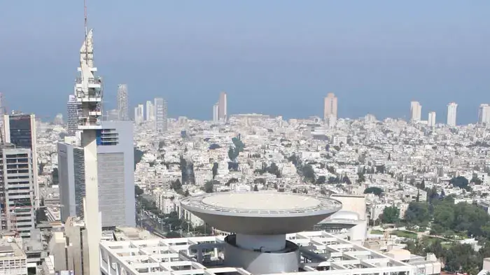 בניין הקריה במבט מעזריאלי