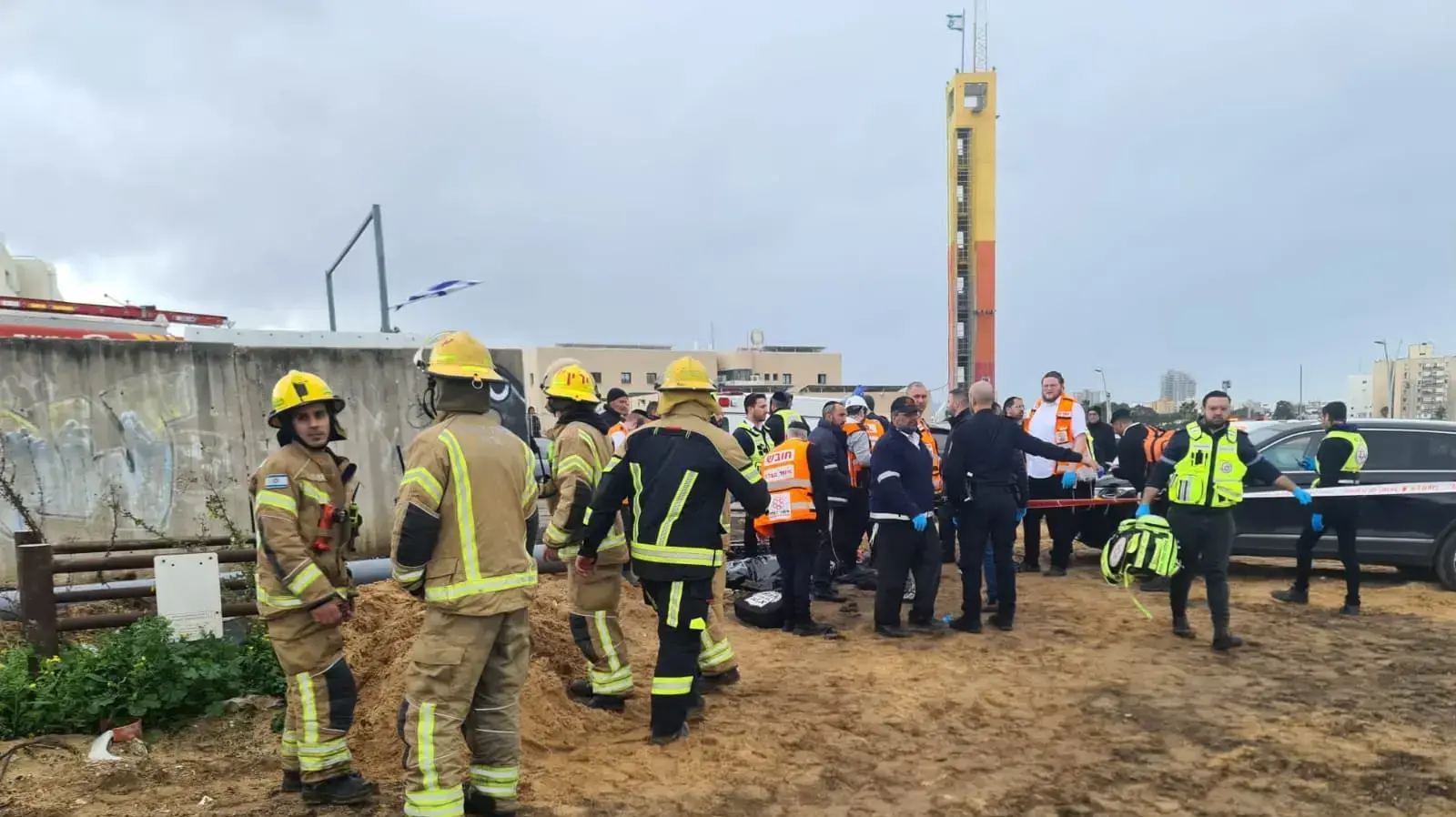 שני פועלים נהרגו מקריסת קיר באתר בנייה באשדוד 08 בפברואר 2022 שני פועלים נהרגו מקריסת קיר באתר בנייה באשדוד 08 בפברואר 2022