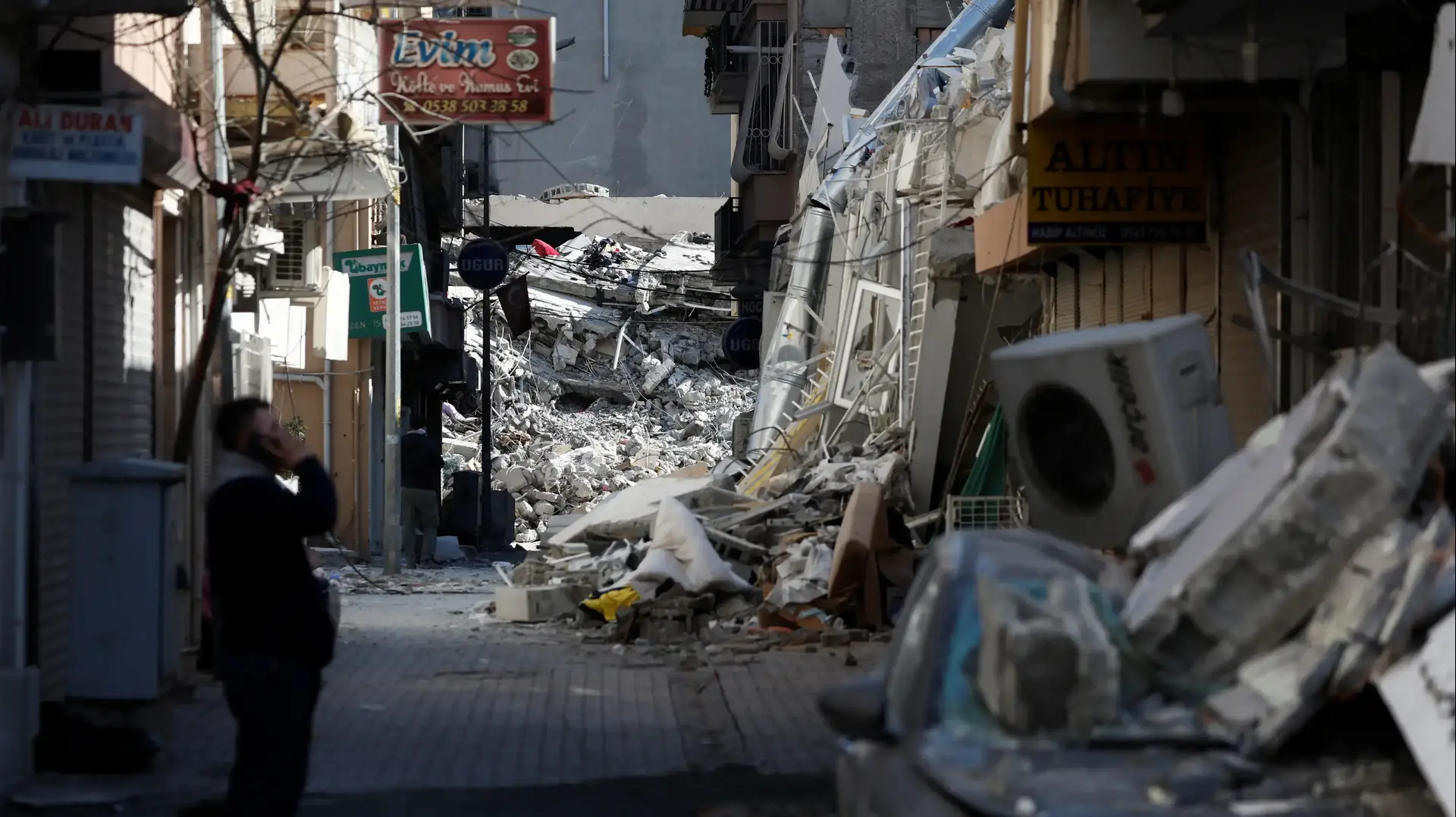 בניינים הרוסים בעיר איסכנדרון בטורקיה, בעקבות רעידת האדמה, 11 בפברואר 2022
בניינים הרוסים בעיר איסכנדרון בטורקיה, בעקבות רעידת האדמה, 11 בפברואר 2022