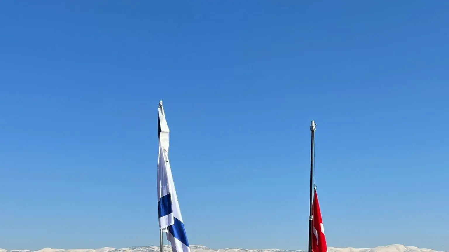 מפקד משלחת איחוד הצלה, רב סרן (מיל.) יוסי כהן (שני משמאל למטה) לחילוץ נפגעי רעידת האדמה בטורקיה מפקד משלחת איחוד הצלה, רב סרן (מיל.) יוסי כהן (שני משמאל למטה) לחילוץ נפגעי רעידת האדמה בטורקיה