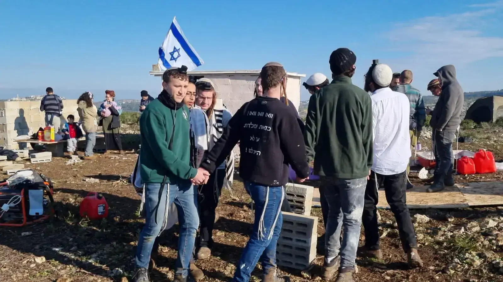 עשרות בני אדם עלו לנקודת התיישבות חדשה בבנימין- גופנה עשרות בני אדם עלו לנקודת התיישבות חדשה בבנימין- גופנה