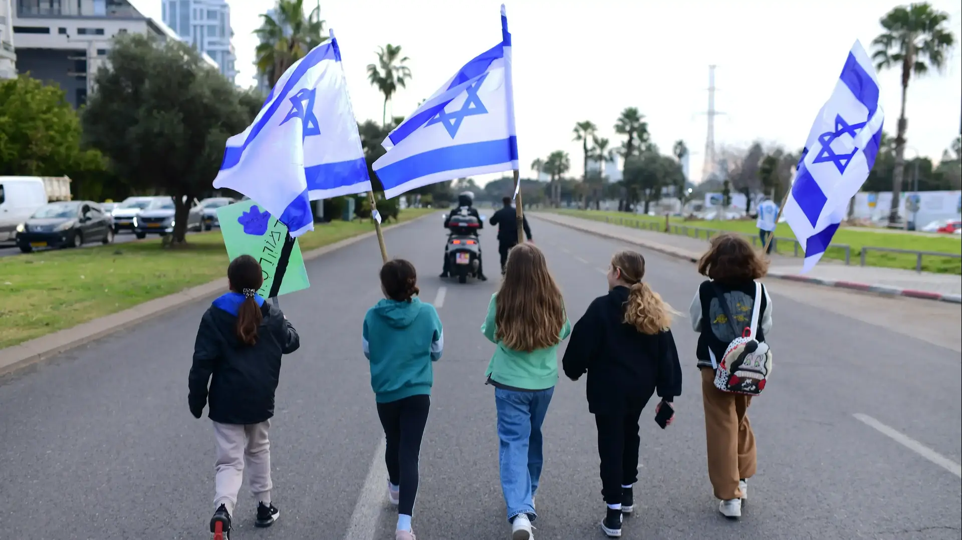 מפגינים נגד המהפכה המשפטית, תל אביב, 13 בפברואר 2023 מפגינים נגד המהפכה המשפטית, תל אביב, 13 בפברואר 2023