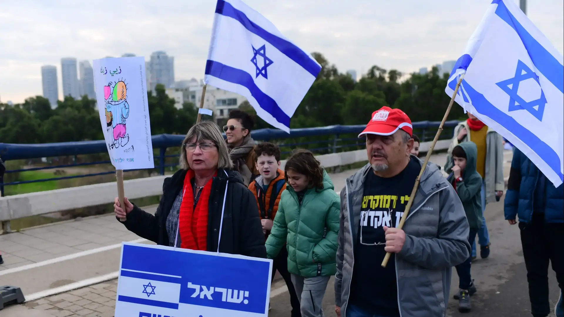 מפגינים נגד המהפכה המשפטית, תל אביב, 13 בפברואר 2023 מפגינים נגד המהפכה המשפטית, תל אביב, 13 בפברואר 2023