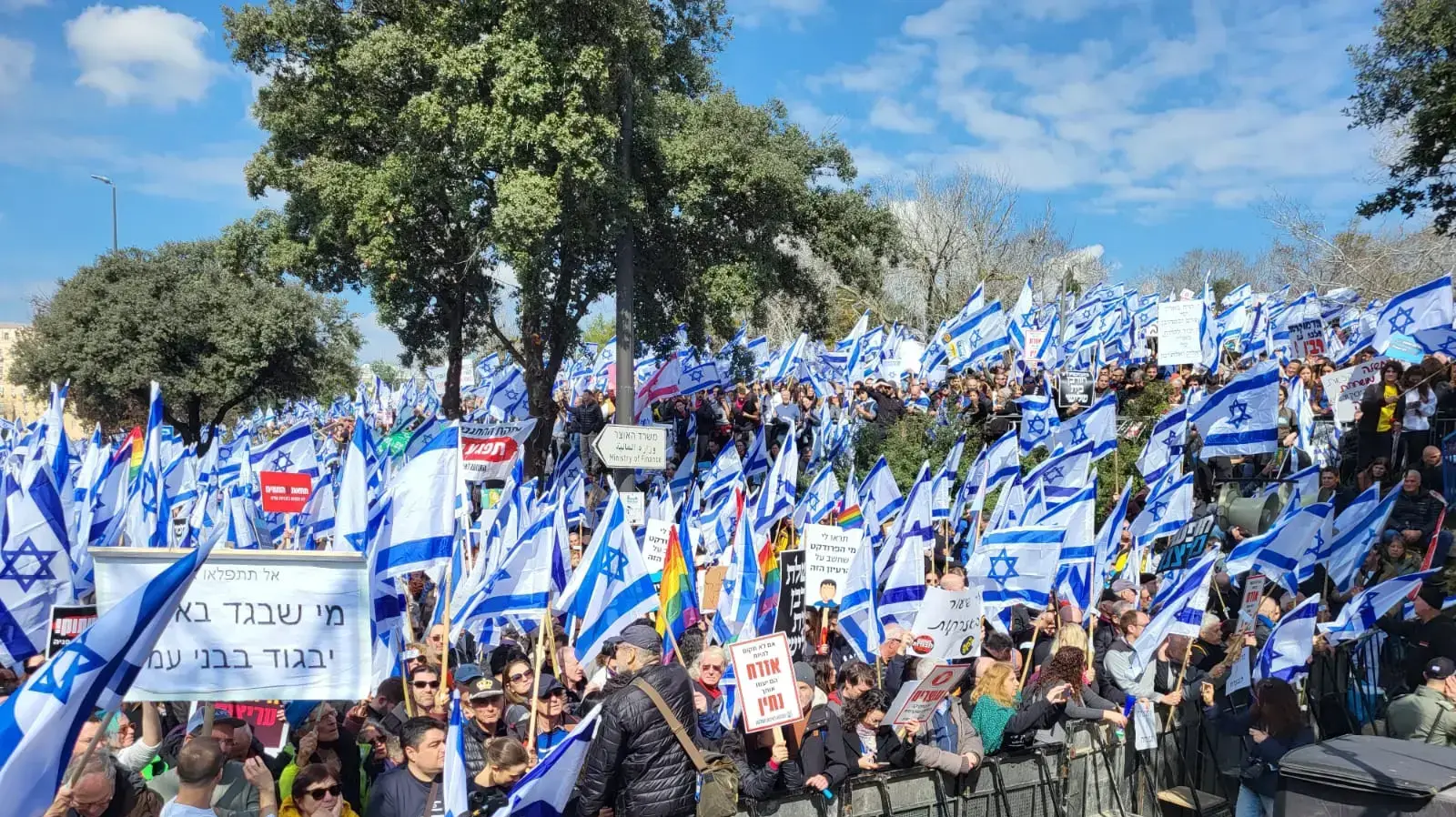 הפגנה נגד המהפכה המשפטית, כנסת, 13 בפברואר 2023 הפגנה נגד המהפכה המשפטית, כנסת, 13 בפברואר 2023