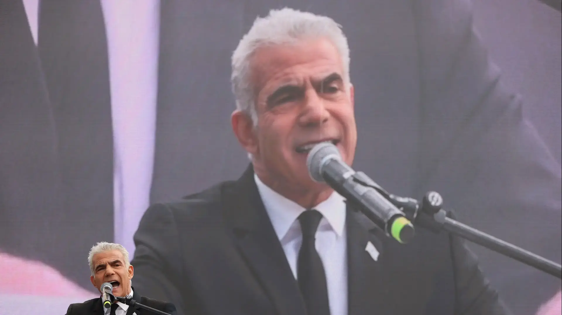 יאיר לפיד בהפגנה נגד המהפכה המשפטית, כנסת, 13 בפברואר 2023 יאיר לפיד בהפגנה נגד המהפכה המשפטית, כנסת, 13 בפברואר 2023